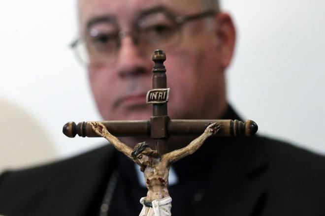 La Iglesia chilena suspende a 14 sacerdotes por presuntos delitos de abusos sexuales
