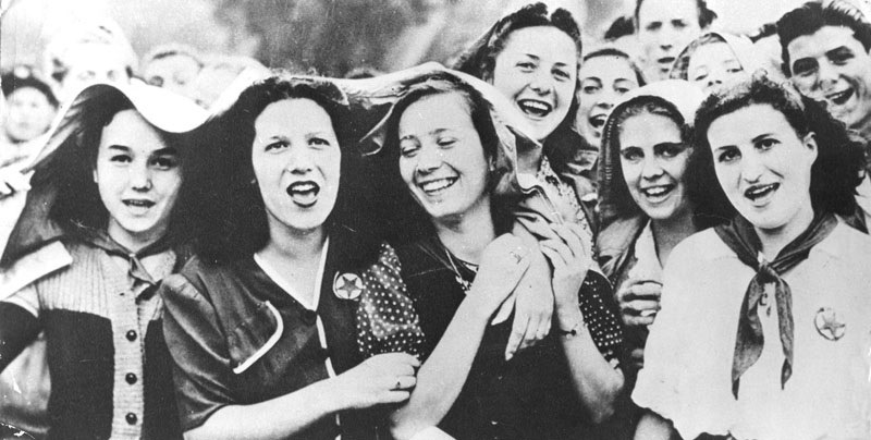 Riprendiamo la lotta delle donne per la libertà e la civiltà. Ora più che mai ci serve