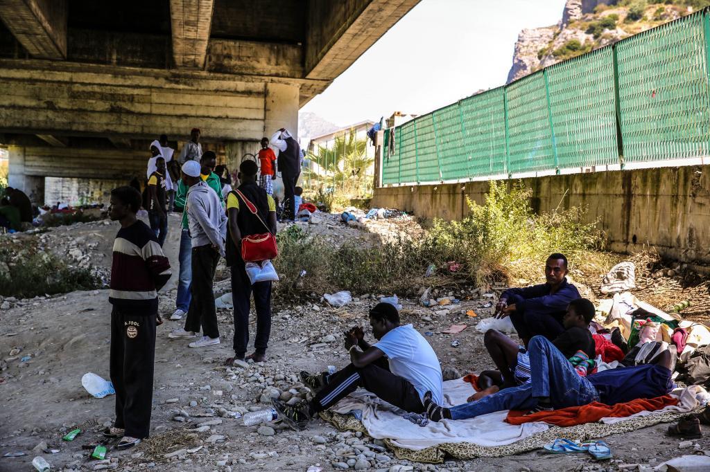 Oxfam denuncia abusos y devoluciones ilegales de menores en la frontera francoitaliana