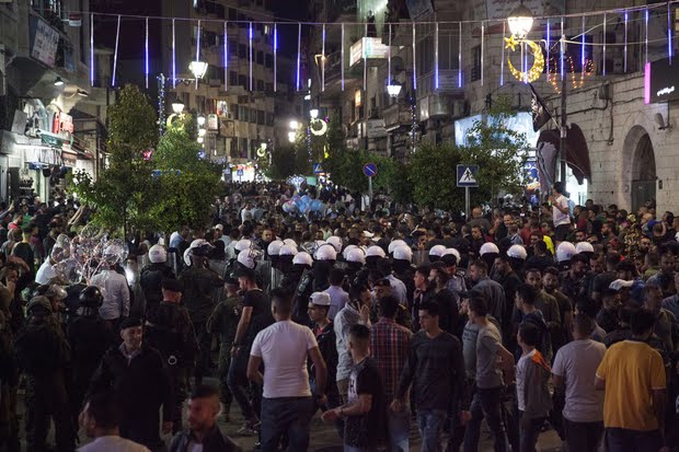 PALESTINA. Autorità palestinese reprime protesta in sostegno di Gaza