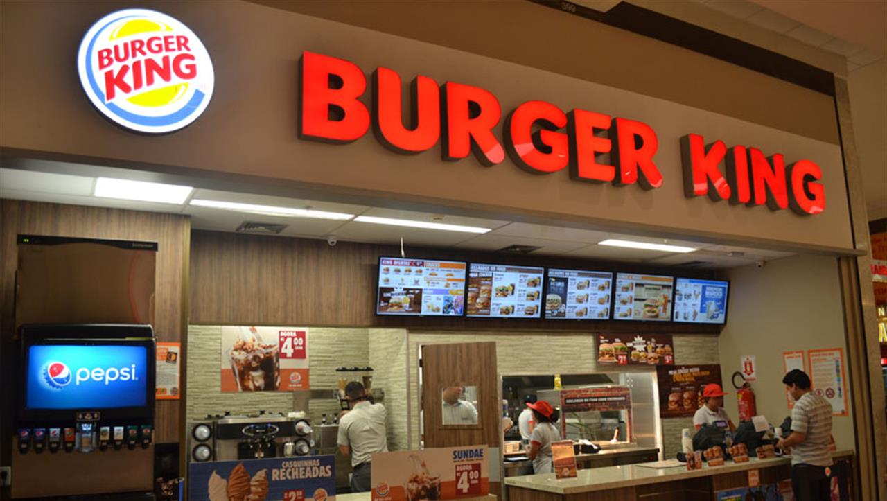 «Fatevi mettere incinte dai calciatori»: la pubblicità sessista di Burger King