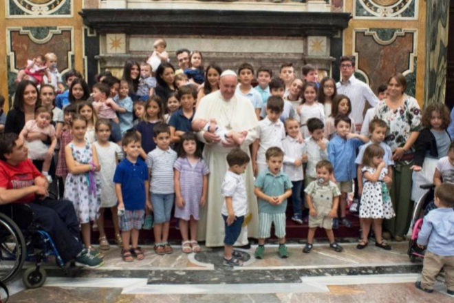 El Papa denuncia que el aborto es lo mismo que lo que hacían los nazis pero “con guantes blancos”