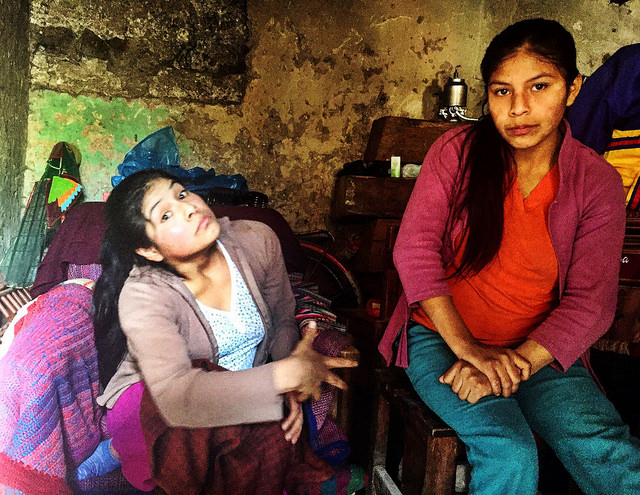 Pobres y discapacitados viven en las sombras en Perú