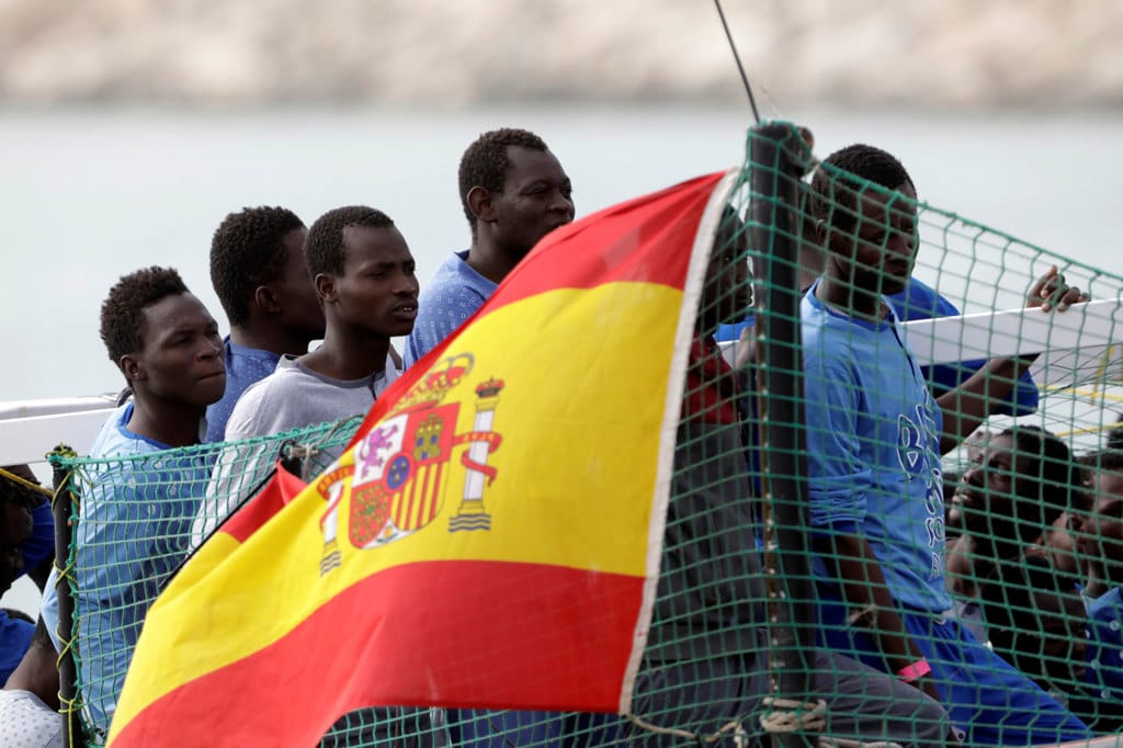 Perché le navi delle ong non sbarcano i migranti a Malta?