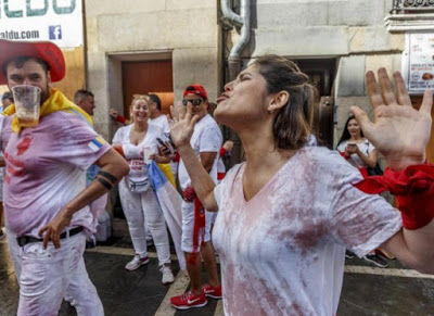 “Bienvenida a la guerra”: mujer, extranjera y debutante en los Sanfermines del ‘No es no’
