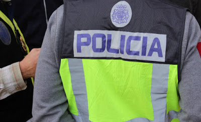 Detenido un hombre por grabar a dos menores mientras se duchaban en su centro deportivo