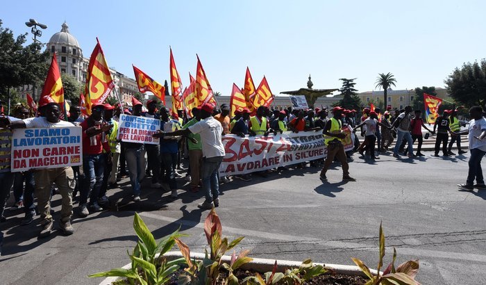 Crop labourers strike: In Italy, the victims of racism and exploitation begin to defend themselves. Unions support farm workers
