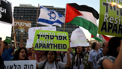 Tens of thousands protest in Tel Aviv against ‘nation-state law’