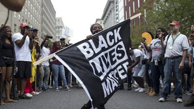 Rassemblement pour Charlottesville: 300 contre-manifestants pour 30 néonazis