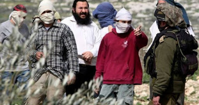 Le long périple des enfants palestiniens vers l’école — devant les colons avec leurs armes