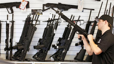 Le armi da fuoco negli USA contano di più che non i “diritti umani” dei cittadini
