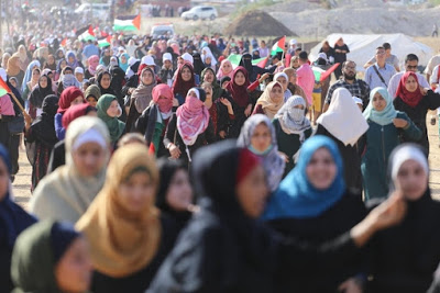 ‘Resistance is female’: Gaza women protest for their right of return