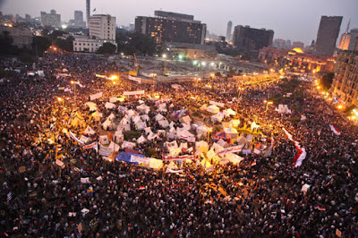 INTERVISTA. Al-Aswani: «La rivoluzione culturale di Tahrir è viva»