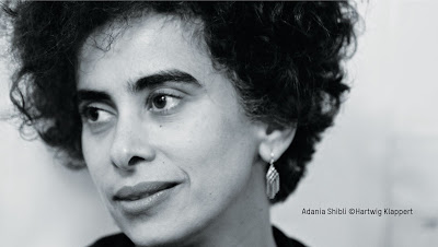 FEMMINILE PALESTINESE. La scrittrice Adania Shibli a Napoli