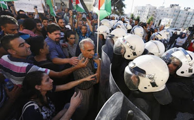 Hrw: torture sistematiche nelle prigioni di Anp e Hamas