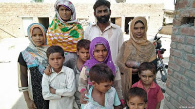 Profiting from Pakistanʹs poor