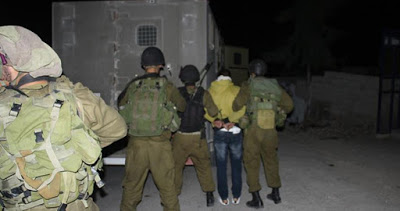 Des Palestiniens battus agressivement par des soldats israéliens
