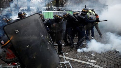Venezuela pide a Francia dialogar y no reprimir a manifestantes
