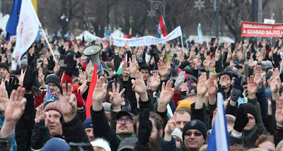 Miles de húngaros a Orbán: “Ya hemos tenido suficiente”