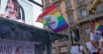 Milano, la denuncia: “Attivista trans bloccata per una notte, ammanettata e rimandata in Perù. Espulsione irragionevole”