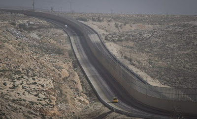 La nuova “strada dell’apartheid” israeliana, molto più della semplice segregazione