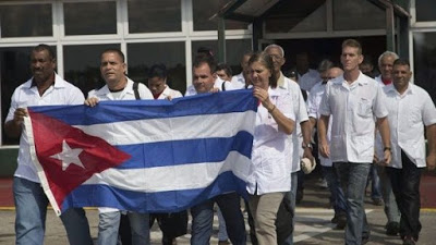 Venezuela recibe a 2.500 médicos cubanos que salieron de Brasil