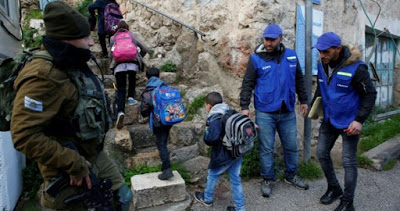 Hébron: des enfants accompagnés à l’école après le départ d’observateurs