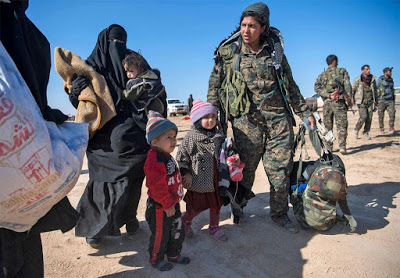 SIRIA. Le Sdf circondano Baghouz, corridoi per i civili