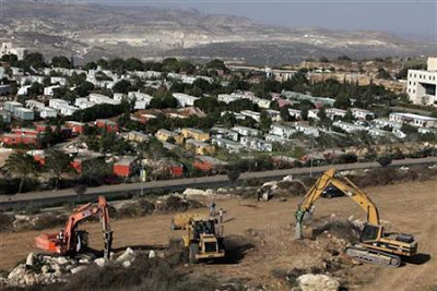 PALESTINA. Dopo l’attacco, nuova colata di cemento nella colonia di Ariel