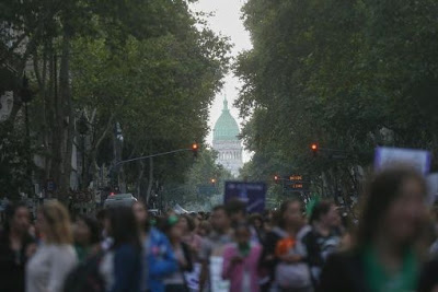 Mujeres argentinas ganan un 25 % menos que los hombres