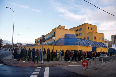 Interior admite que se internó a 89 menores extranjeros en los CIE, pese a estar prohibido por la ley