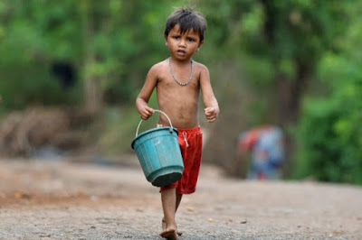 La policía rescata a 27 niños obligados a trabajar en una fábrica de galletas en India