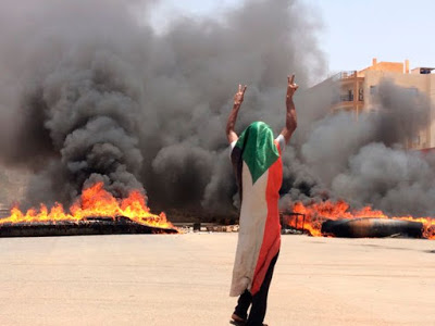 Sudan, i militari reprimono nel sangue la “primavera delle donne”