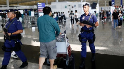 Justicia de Hong Kong prohíbe protestas en el aeropuerto