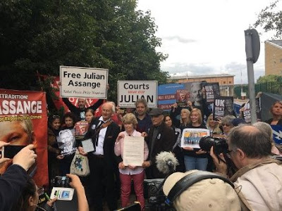 Manifestantes exigen libertad para Assange en Londres