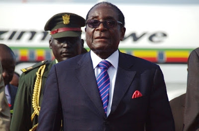 Mugabe, l’uomo che liberò lo Zimbabwe e poi lo fece prigioniero