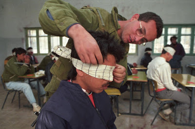 Come i medici israeliani rendono possibile la pratica della tortura dello Shin Bet.