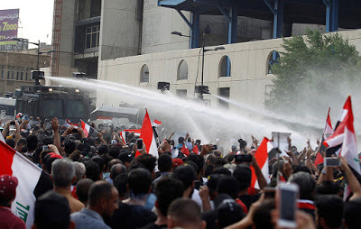 IRAQ. Terzo giorno di proteste, 13 uccisi e Baghdad sotto coprifuoco