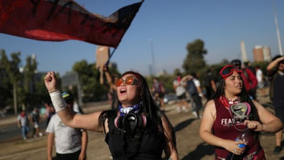 Carabineros detienen a miembros de grupo feminista en Chile