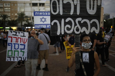 Covid-19 : à Tel-Aviv, manifestation de masse contre Netanyahou