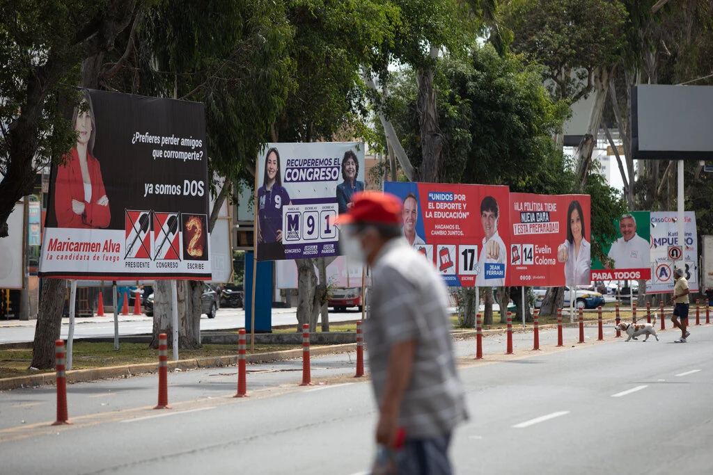 Elecciones en Perú: los votantes van a las urnas sin candidato favorito